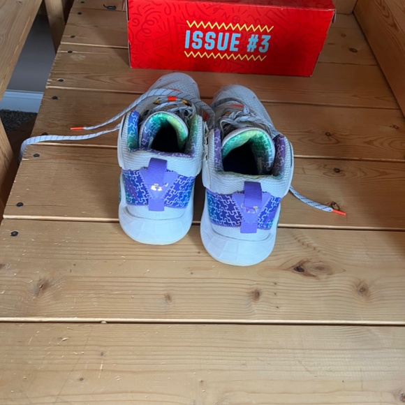 Shoes - Picture 4 of 10